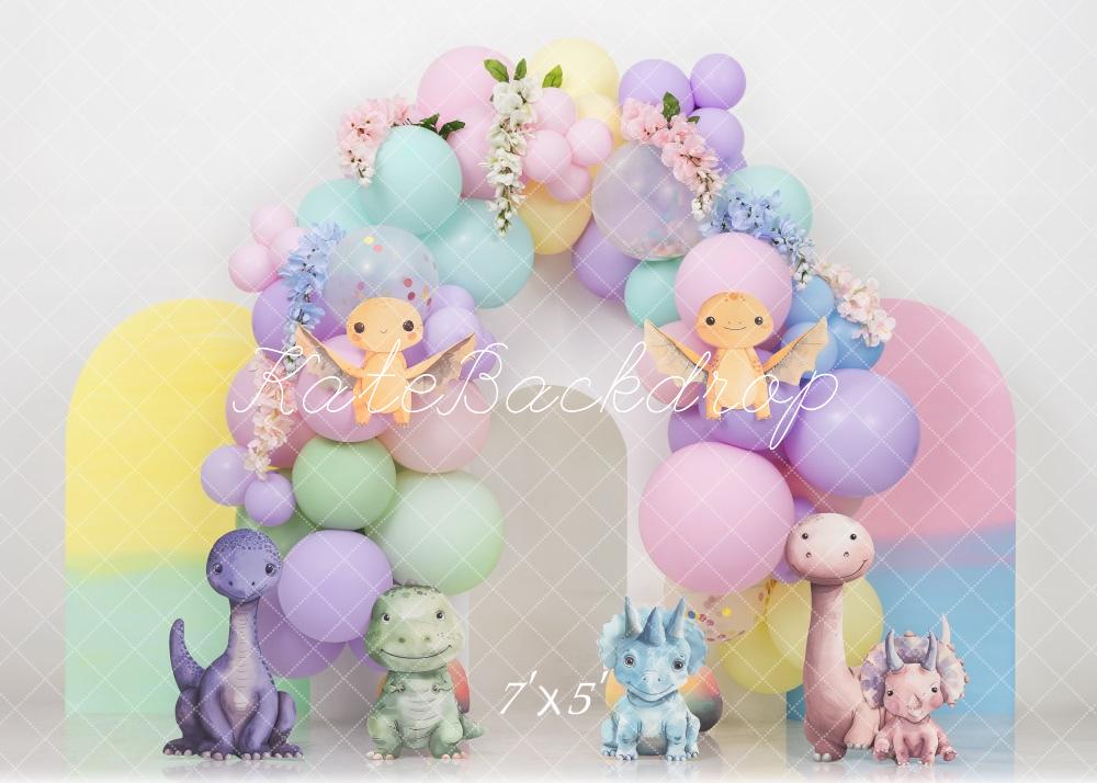 Pastel Dino Smash Cake Fondo Arco Colorido Diseñado por Mini MakeBelieve