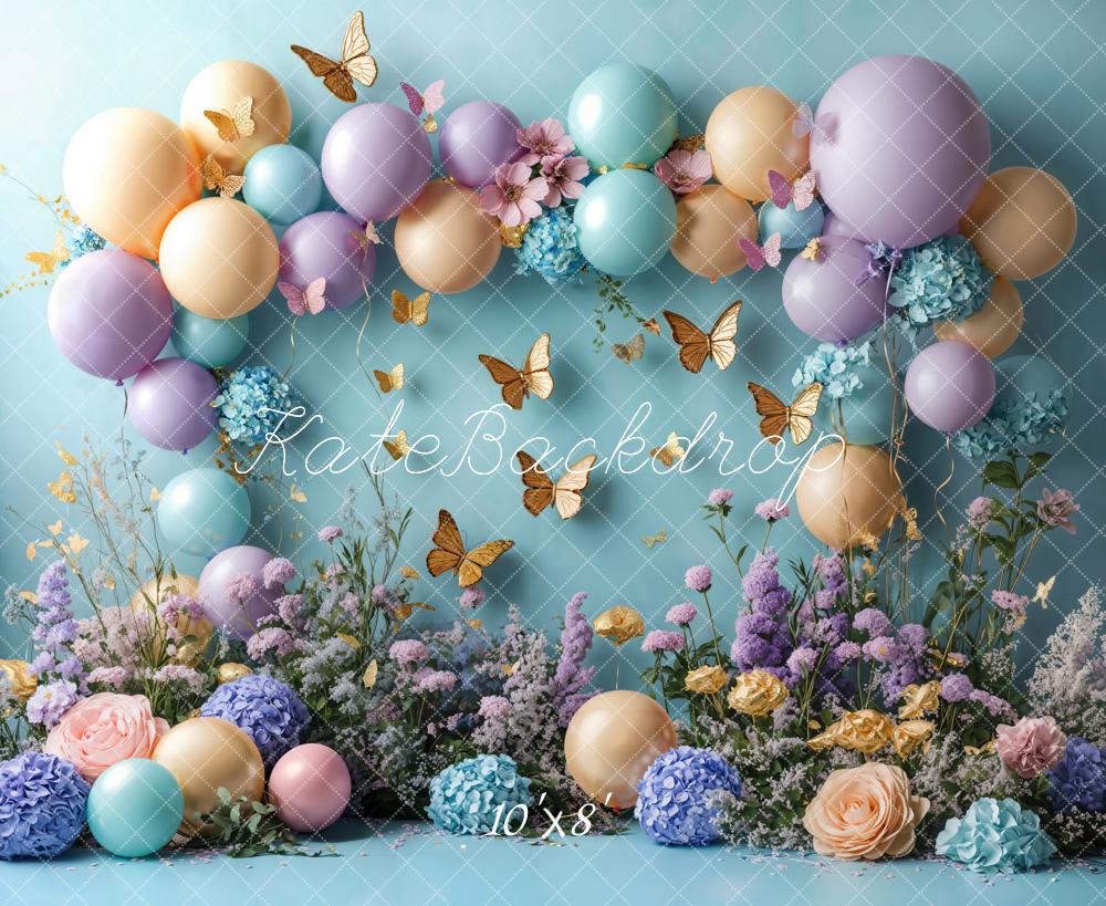 Fondo de globos florales de mariposa para el aplastamiento de pastel