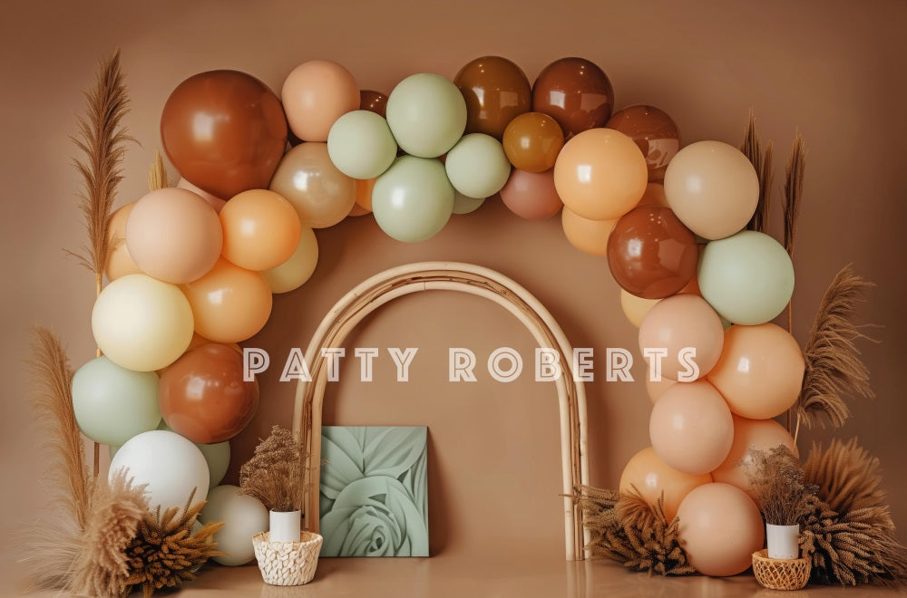 Cake Smash Foto Achtergrond Boho Beige Ballonnenboog Designed by Patty Robert