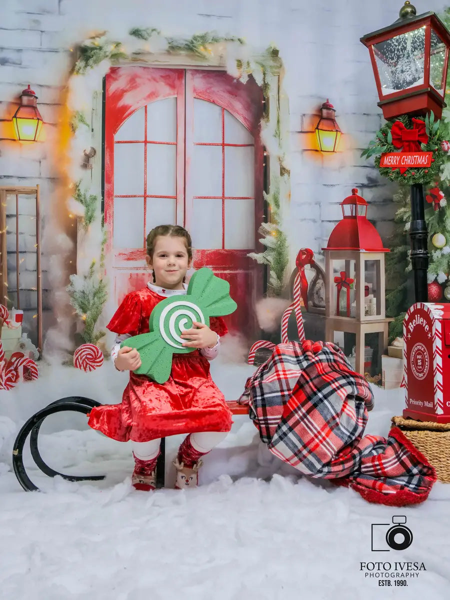 Kerst Binnenplaats Bakstenen Muur Sneeuw Foto Achtergrond Ontworpen door Chain Photography