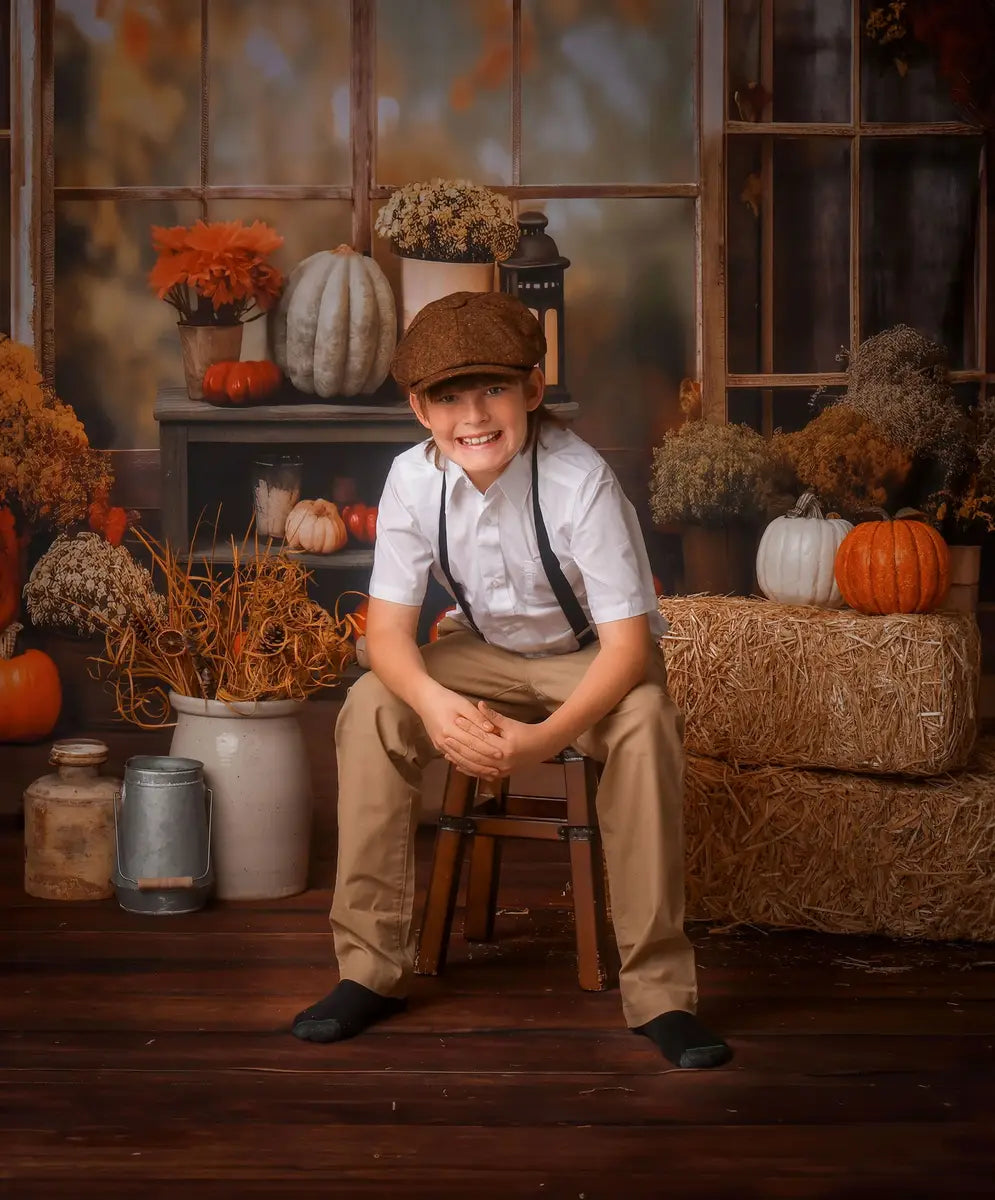 Fondo de ventana de madera con calabazas frescas de otoño diseñado por Chain Photography.