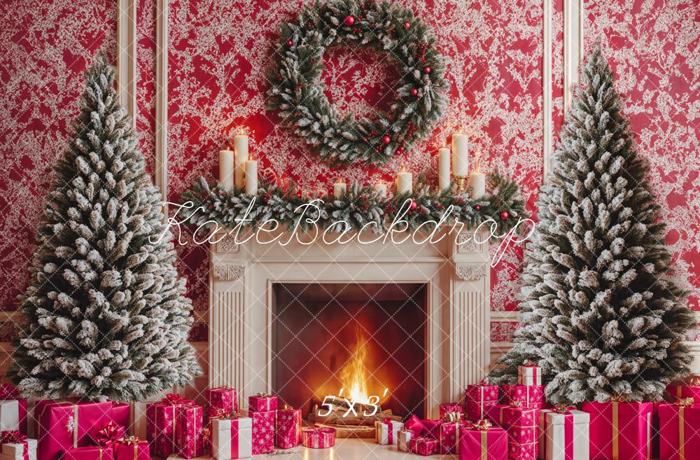 Fondo de pared impreso rojo de árbol de Navidad y chimenea diseñado por Emetselch