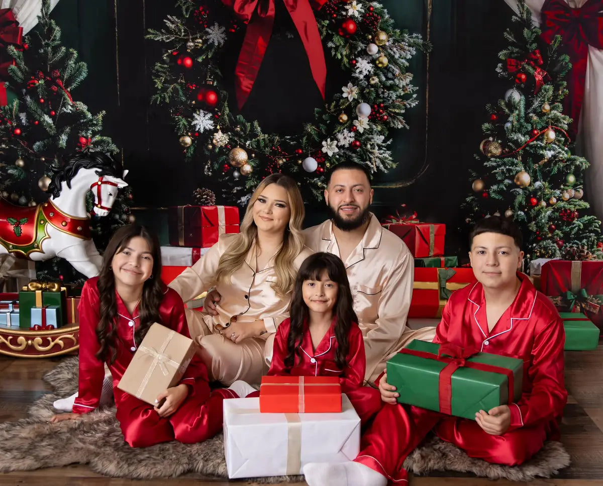 Kerst Wit Gordijn Donkergroene Vintage Muurachtergrond Ontworpen door Emetselch