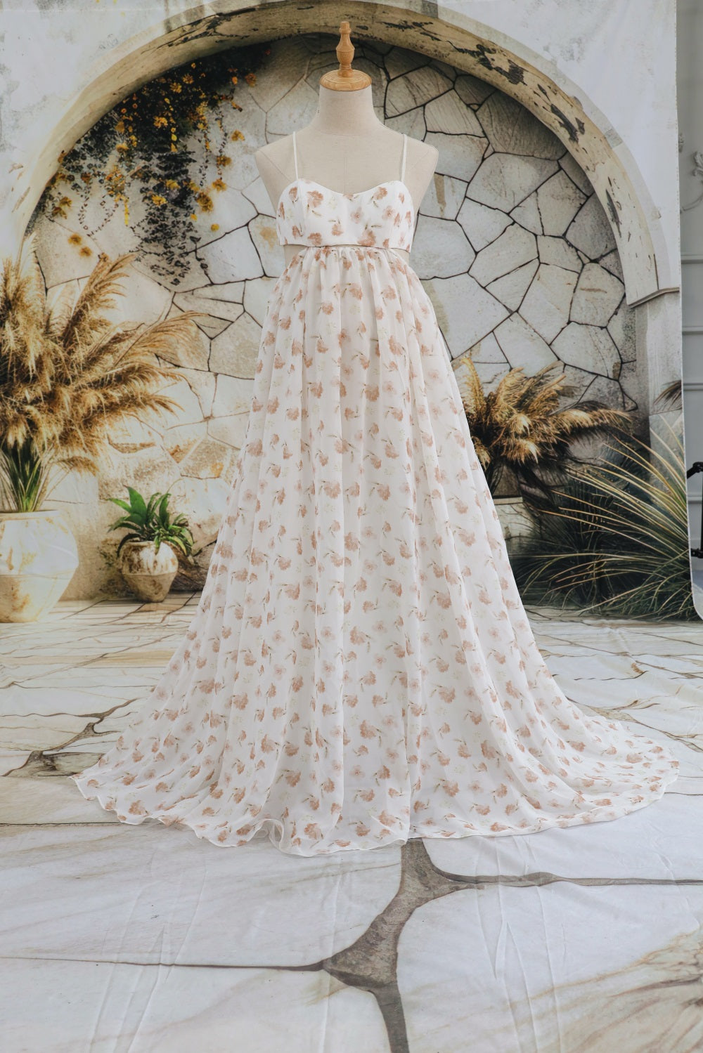 Vestido de fotos de maternidad con tirantes de estampado floral de chiffon diseñado por Kate