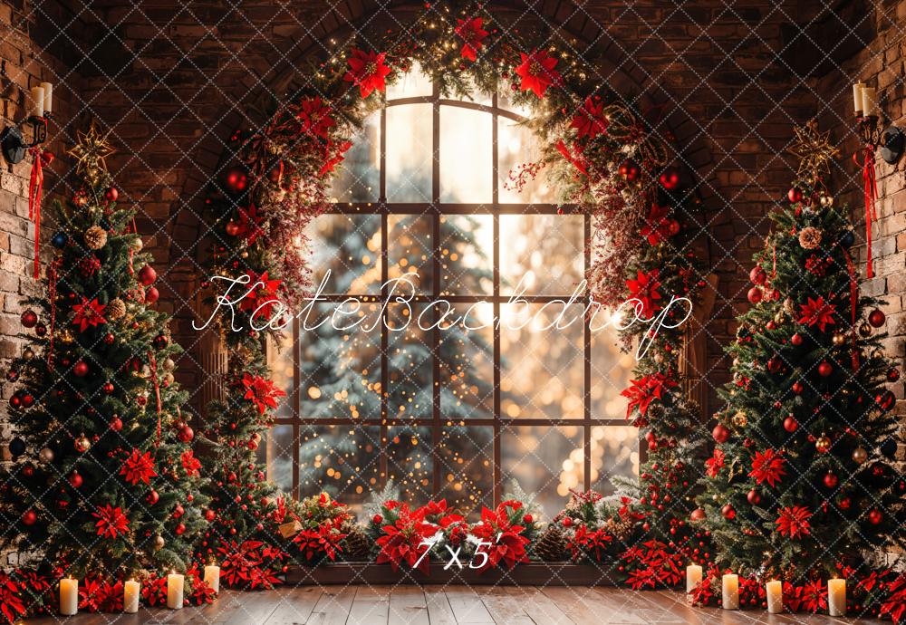 Fondo de ladrillo de pared de ventana en arco de árbol de Navidad interior diseñado por Emetselch