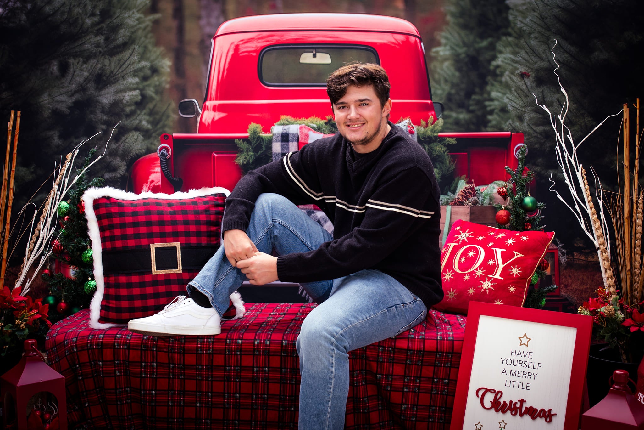 Fondo para fotografía de camión rojo de Navidad fuera de casa