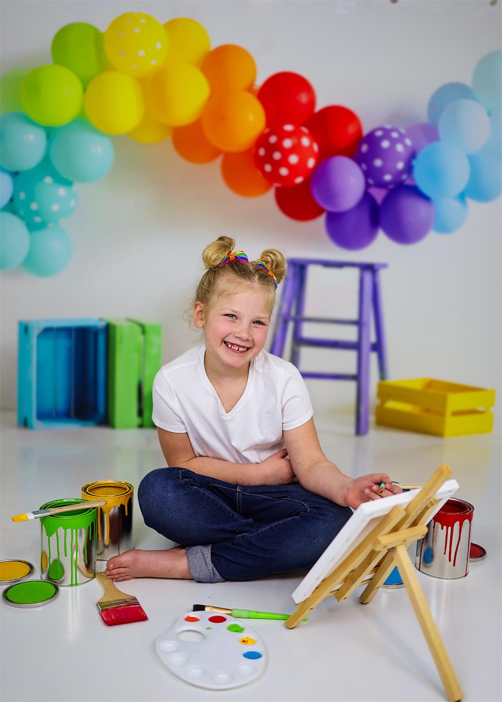 Fondo de escalera de cumpleaños con globos de colores diseñado por Emetselch