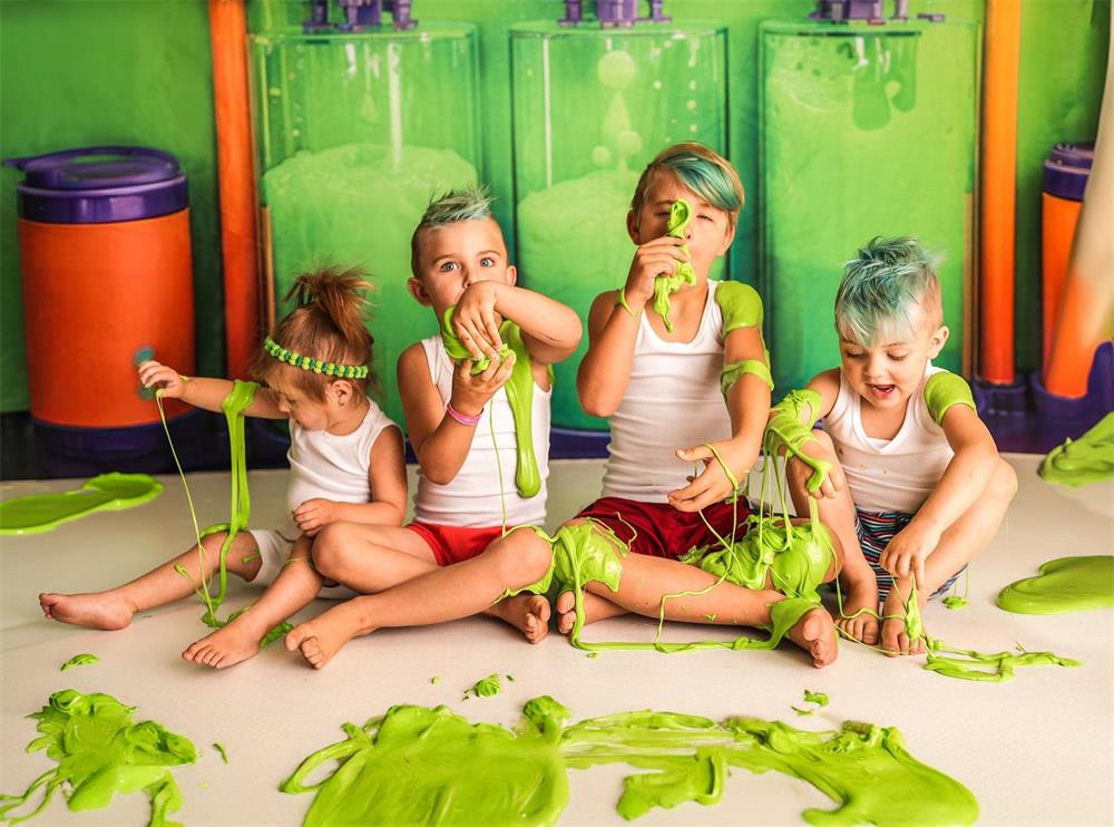 Techno Green 3D Slime Factory Tank Achtergrond Ontworpen door Mini MakeBelieve