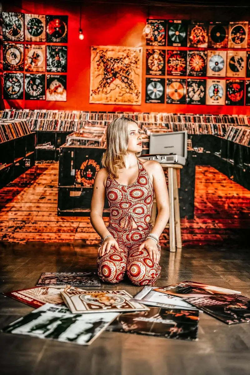 Vintage Indoor Warm Brown Record Store Backdrop Ontworpen door Emetselch