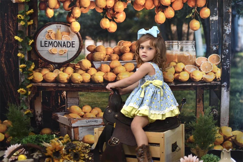 Zomer Groene Weide Gele Witte Limonade Winkel Foto Achtergrond Ontworpen door Emetselch