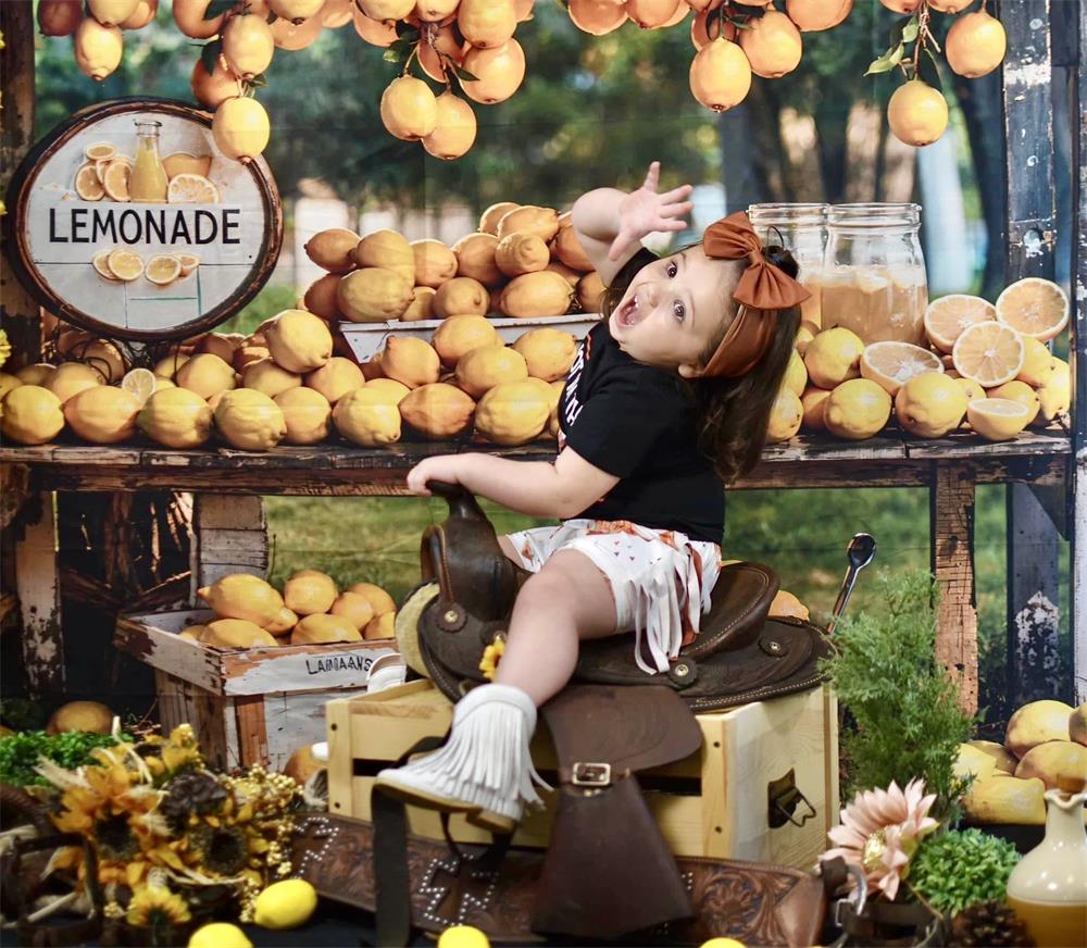 Zomer Groene Weide Gele Witte Limonade Winkel Foto Achtergrond Ontworpen door Emetselch