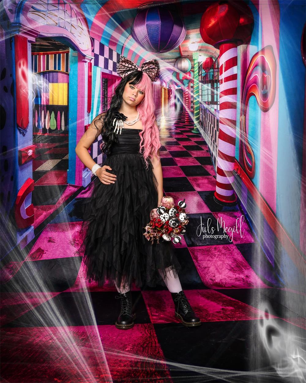 Modern Fine Art Carnival Funhouse Colorful Hallway Backdrop Diseñado por Lidia Redekopp