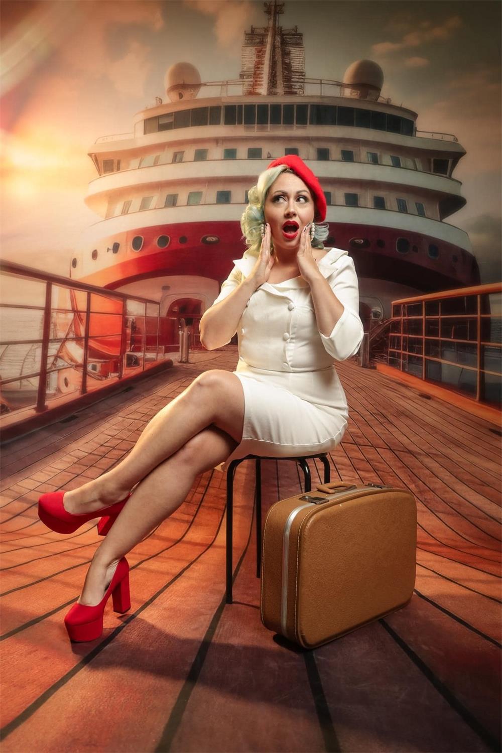 Zomerse kustcruise met modern rood en wit bruin houten havendecor ontworpen door Lidia Redekopp