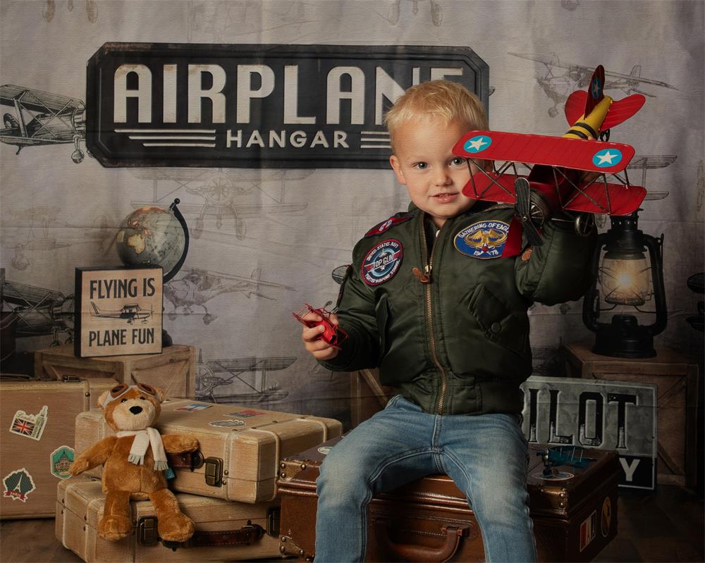 Fondo de hangar de aviones diseñado por Megan Leigh Photography