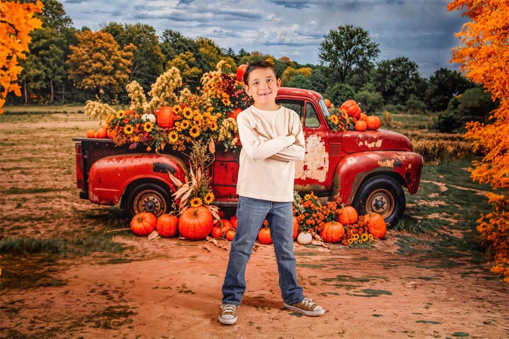 Fondo de pantalla de camioneta roja con calabaza y flores coloridas en un bosque al aire libre diseñado por Emetselch