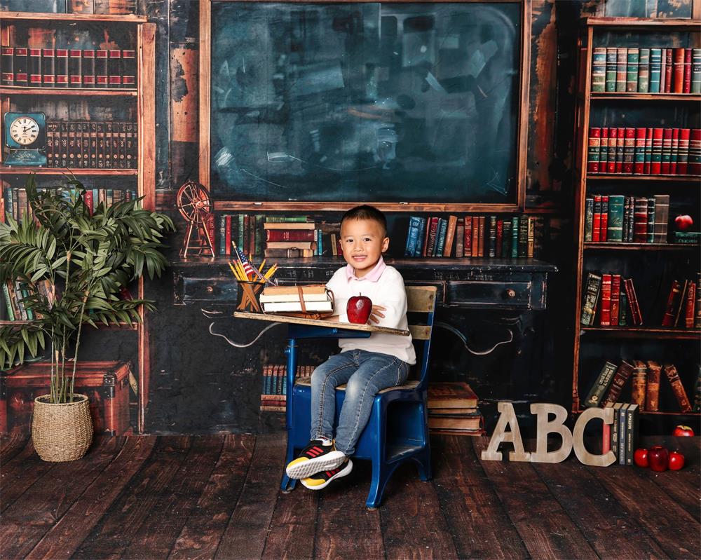 Terug naar school Zwart bord Boek Bureau Appel Foto Achtergrond Ontworpen door Emetselch