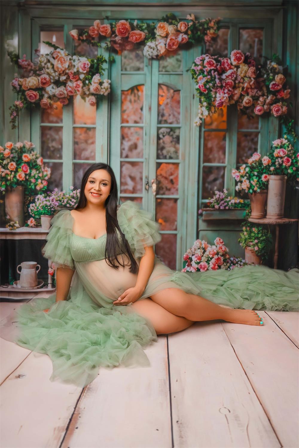 Vestido de maternidad en gasa verde menta para sesión de fotos con pastel