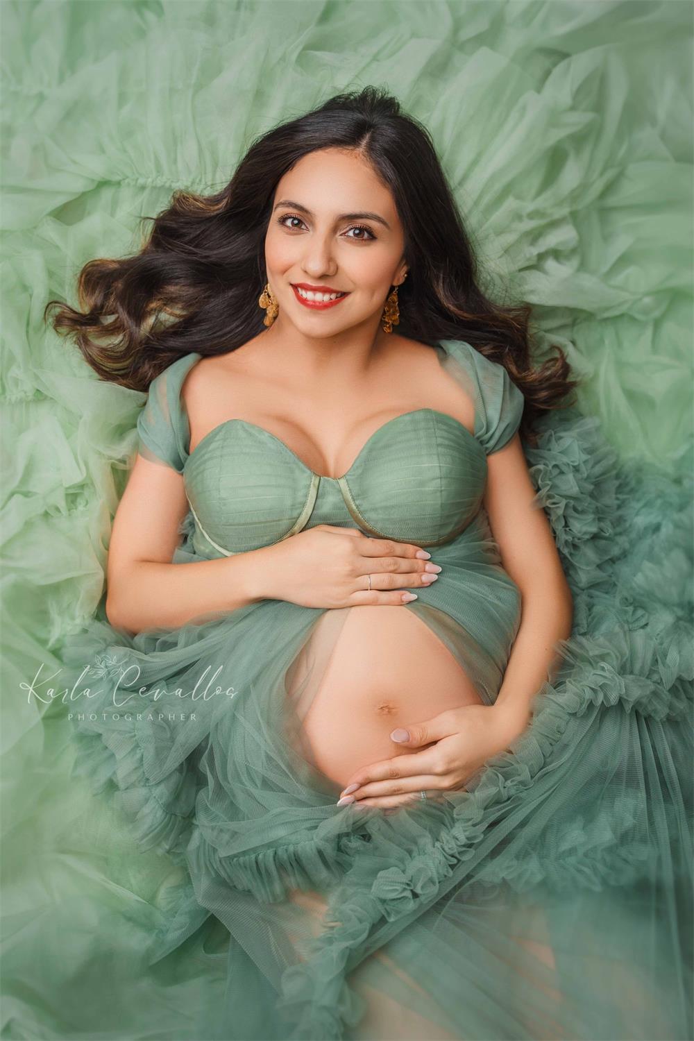 Vestido de maternidad para sesión de fotos con un solo hombro de malla