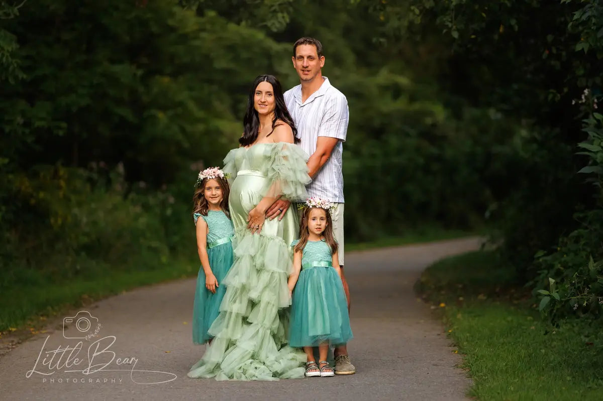 Vestido de maternidad para sesiones de fotos azul con un solo hombro de malla