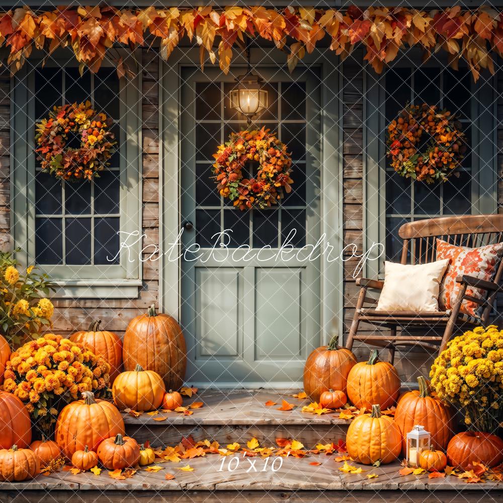 Fondo de Casa de Madera Verde en el Patio de Otoño con Calabazas Diseñado por Chain Photography