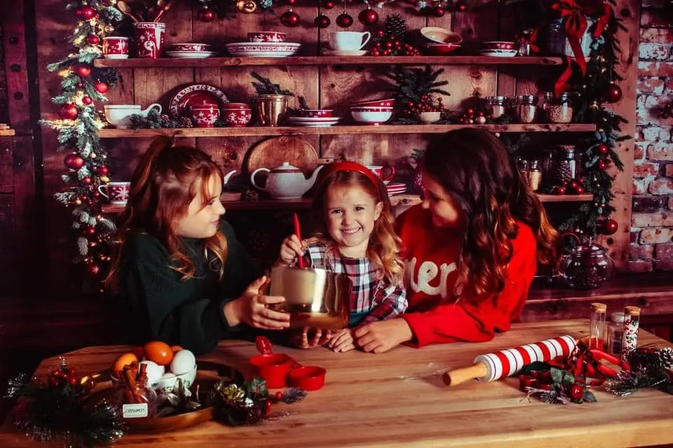 Corona verde de Navidad para el telón de fondo de la cocina diseñada por Emetselch