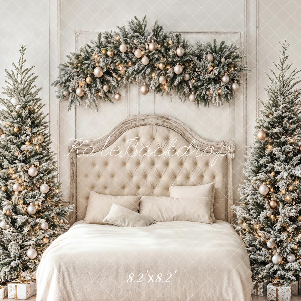 Cabecero de cama con forma de árbol de Navidad Upholstered Bedroom Backdrop Designed by Emetselch