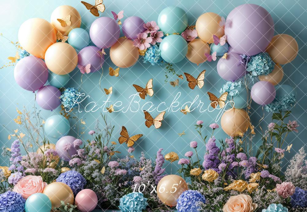 Fondo de globos florales de mariposa para el aplastamiento de pastel