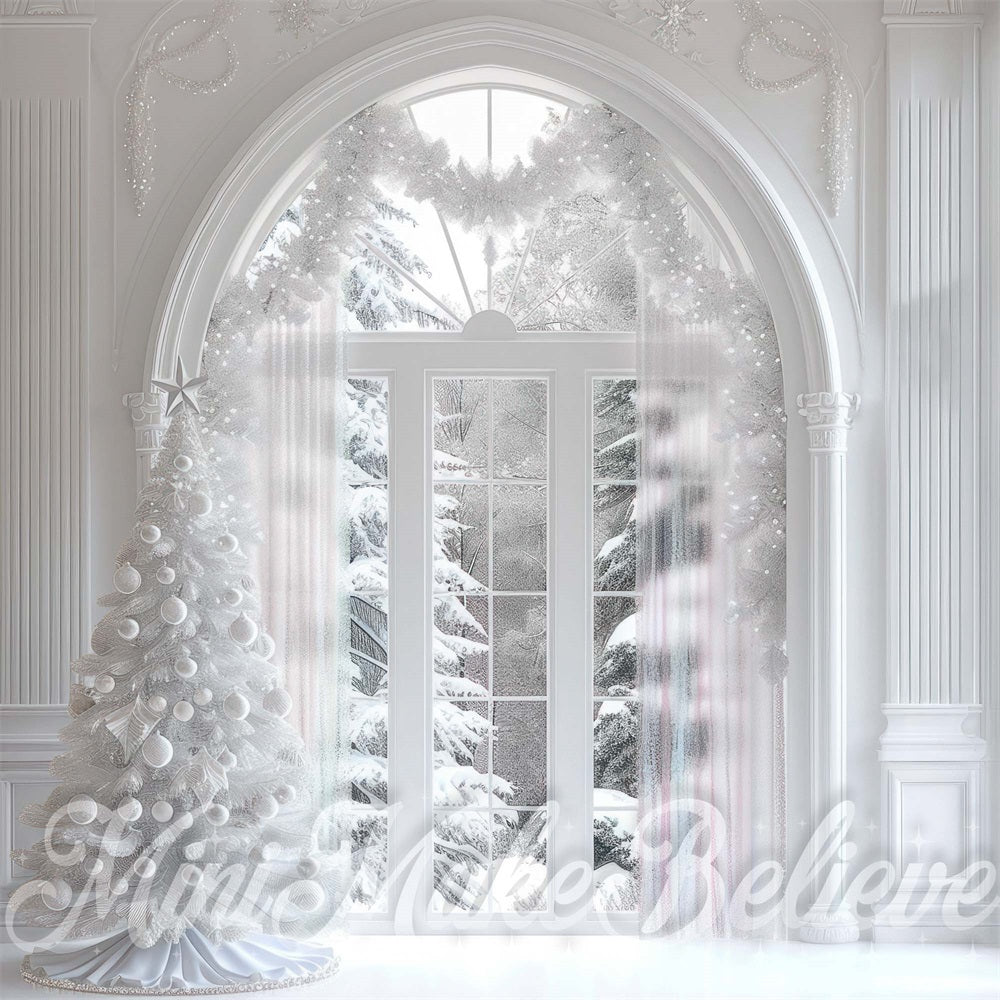 Kerstbos met wit retro boogvensterachtergrond ontworpen door Mini MakeBelieve
