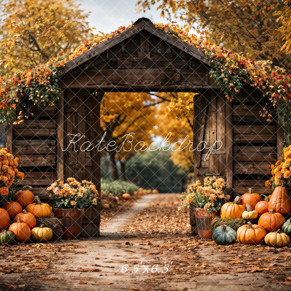 Fondo de puerta de granero marrón de calabaza en el bosque de otoño diseñado por Emetselch