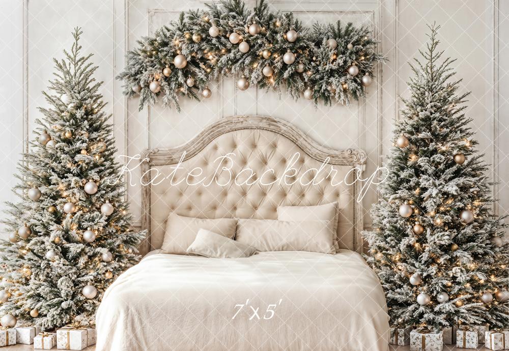 Cabecero de cama con forma de árbol de Navidad Upholstered Bedroom Backdrop Designed by Emetselch