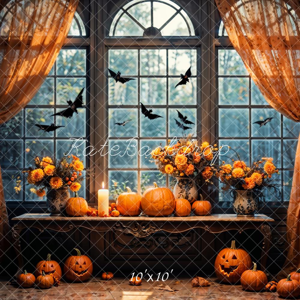 Decoración de Halloween en interiores con calabazas y flores en ventana arqueada diseñada por Emetselch