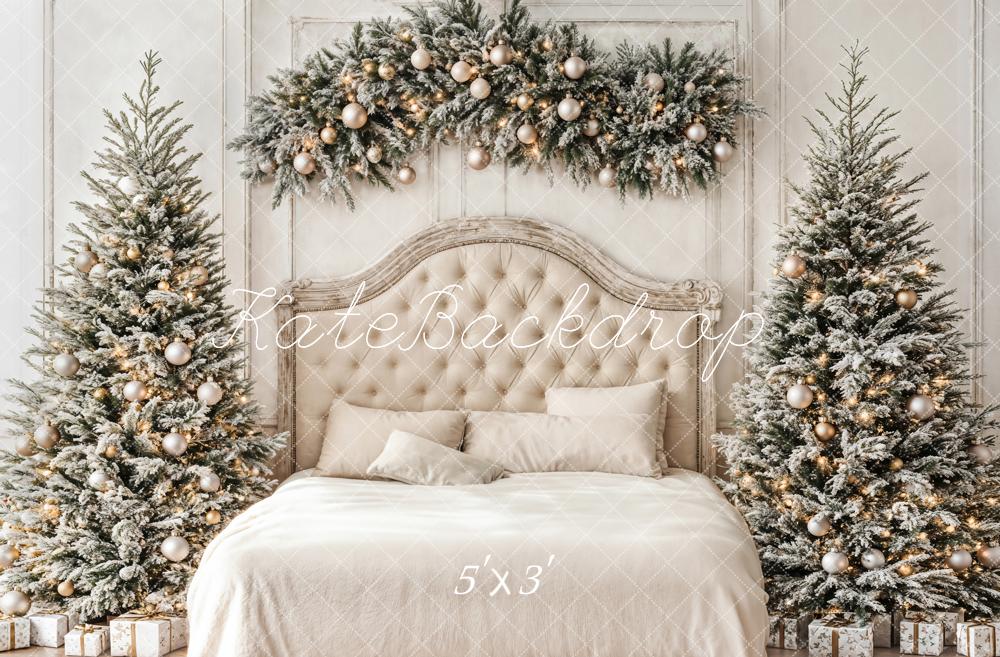 Cabecero de cama con forma de árbol de Navidad Upholstered Bedroom Backdrop Designed by Emetselch