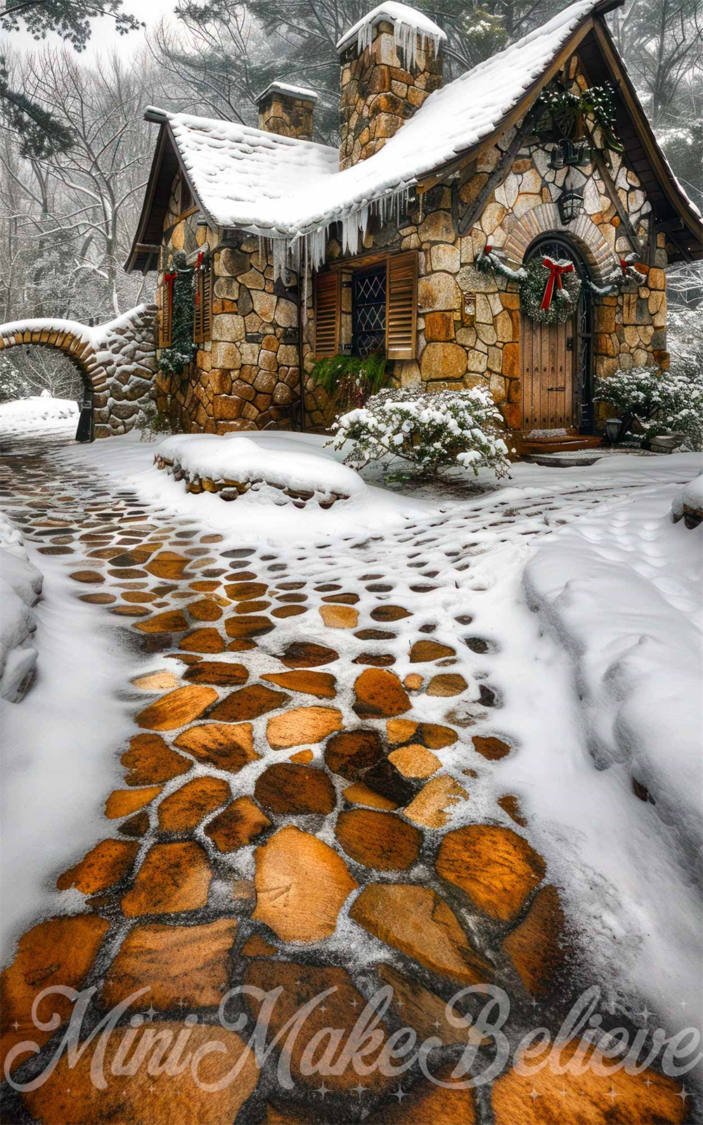 Exterior de invierno en el bosque de cabaña de piedra marrón Diseñado por Mini MakeBelieve