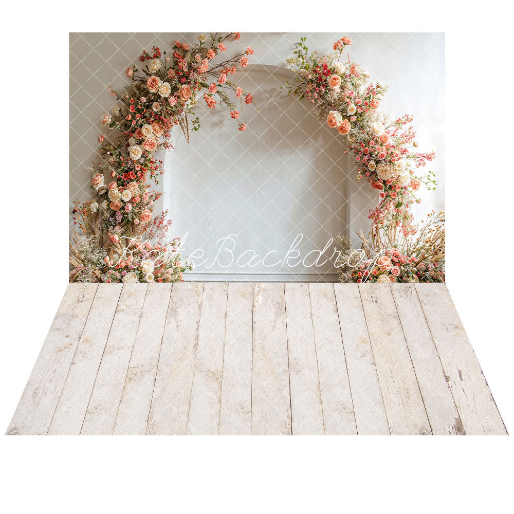 Fiori di primavera per matrimonio bianchi sullo sfondo ad arco + Sfondo in legno bianco per pavimento