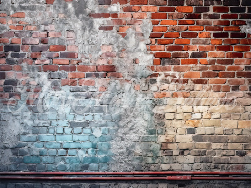 Muro di mattoni distressati con sfondo a tubi progettato da Mini MakeBelieve