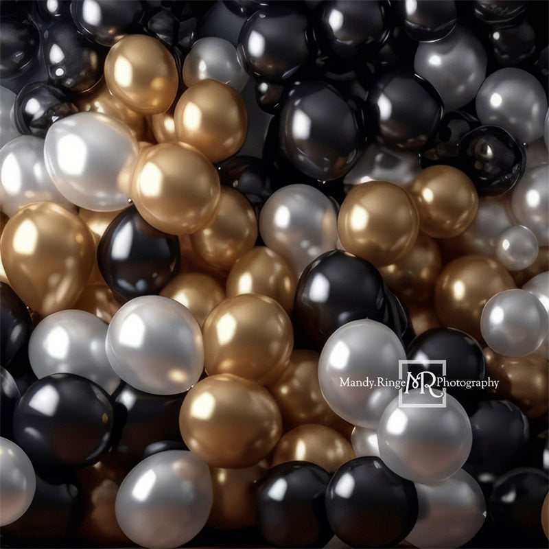 Sfondo di compleanno con palloncini nero, oro e argento progettato da Mandy Ringe Photography