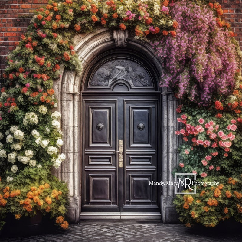Porta con sfondo ad arco di fiori colorati progettato da Mandy Ringe Photography