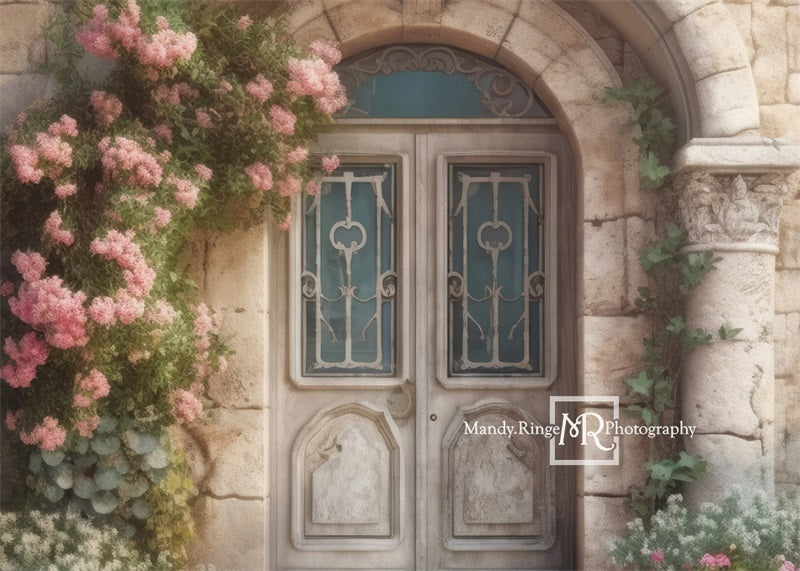 Ornate kasteeldeur met lentebloemenachtergrond ontworpen door Mandy Ringe Photography