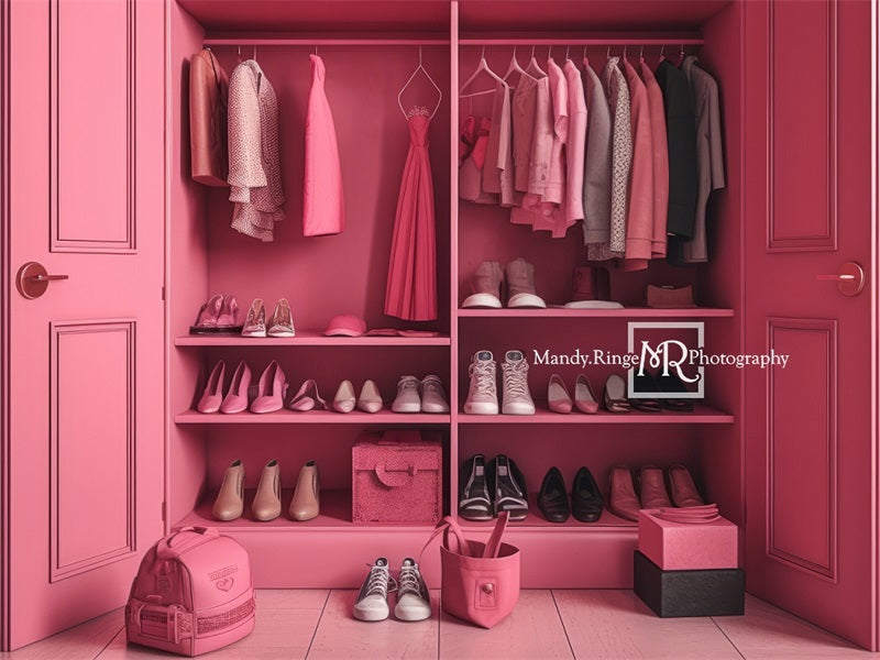 Armadio accessorio per bambole rosa sfondo progettato da Mandy Ringe Photography