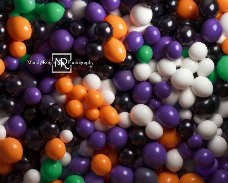 Fondo de pared de globos morado, naranja, negro y verde diseñado por Mandy Ringe Photography