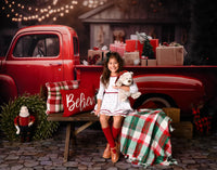 Kerstcadeau in een rode vrachtwagen-achtergrond voor fotografie