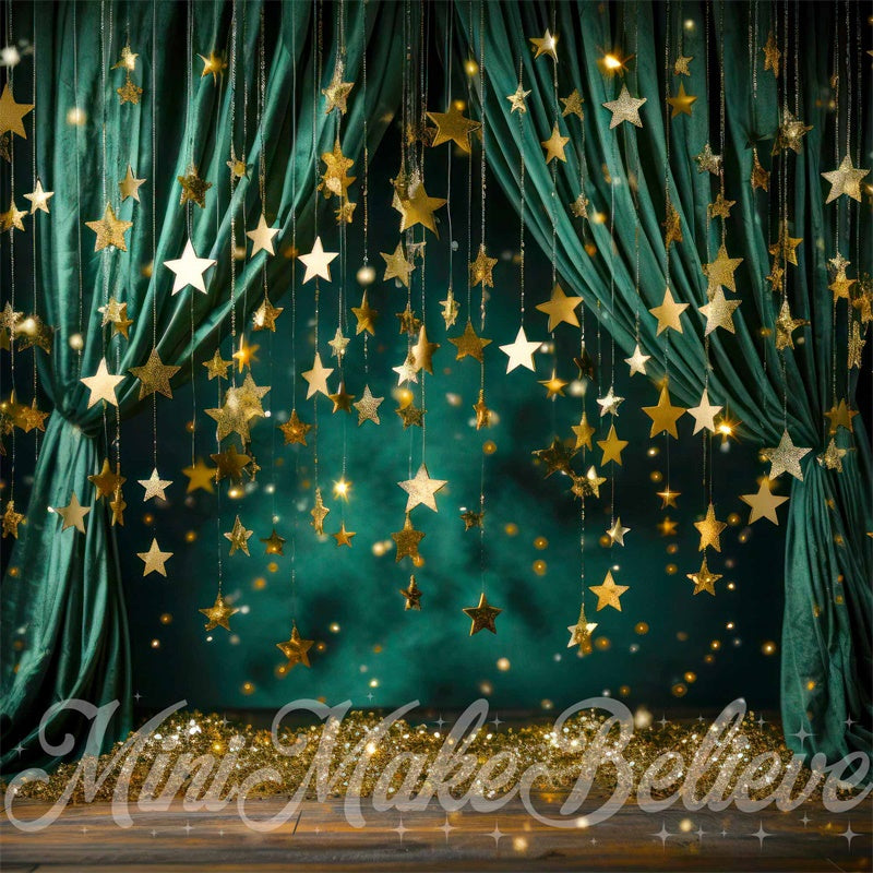 Telón de fondo de cortina verde invierno navideña con estrellas diseñado por Mini MakeBelieve.