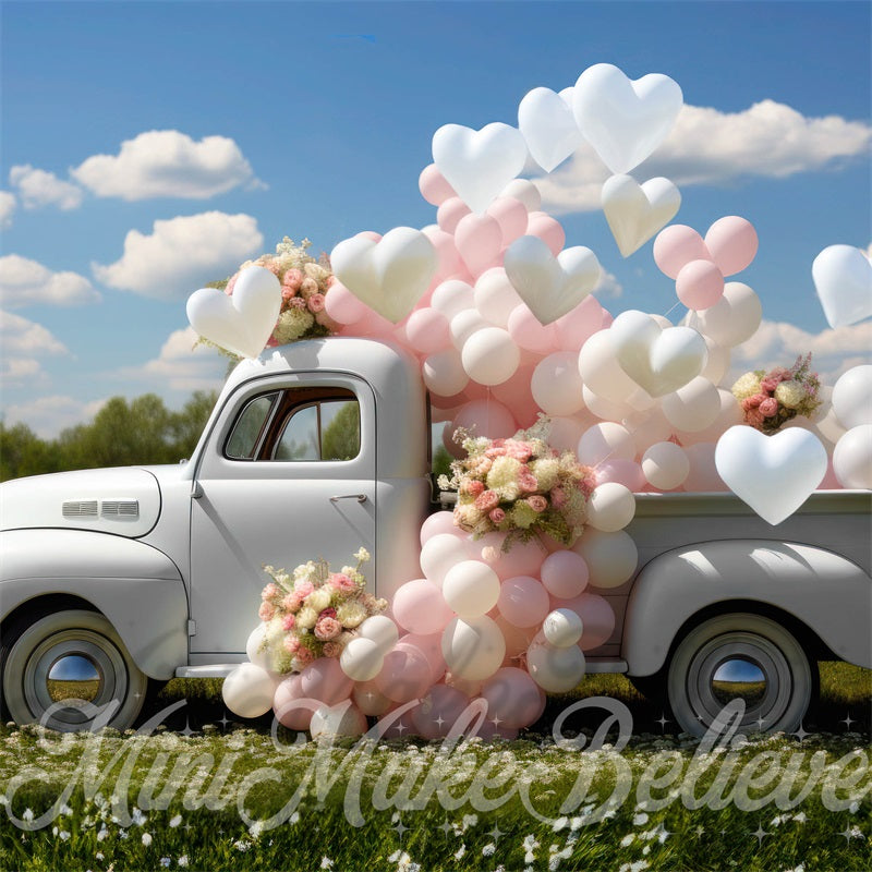 Sfondo con camioncino bianco a cuori San Valentino disegnato da Mini MakeBelieve