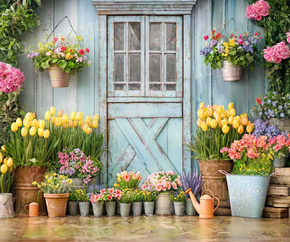 Puerta Azul de Madera con Flores y Plantas Verdes en el Fondo Diseñado por Emetselch