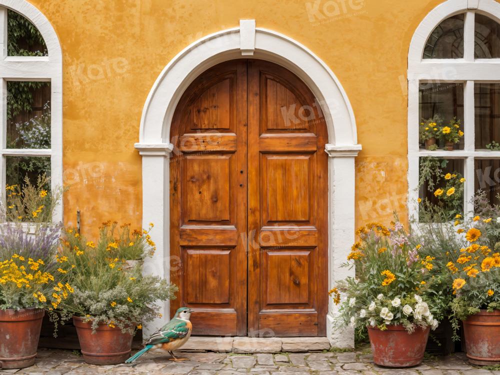 Fondo de ventana de puerta de madera con flores amarillas para fotografía