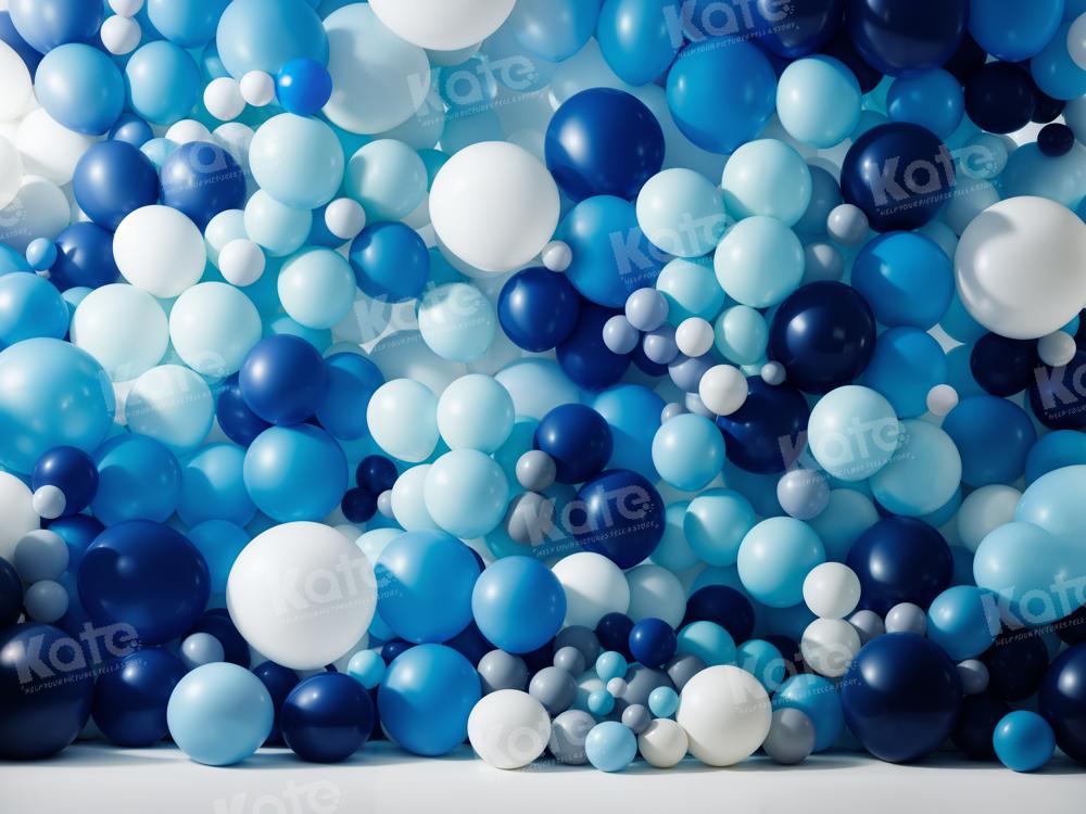 Fondo de globos azules y blancos diseñado por Chain Photography