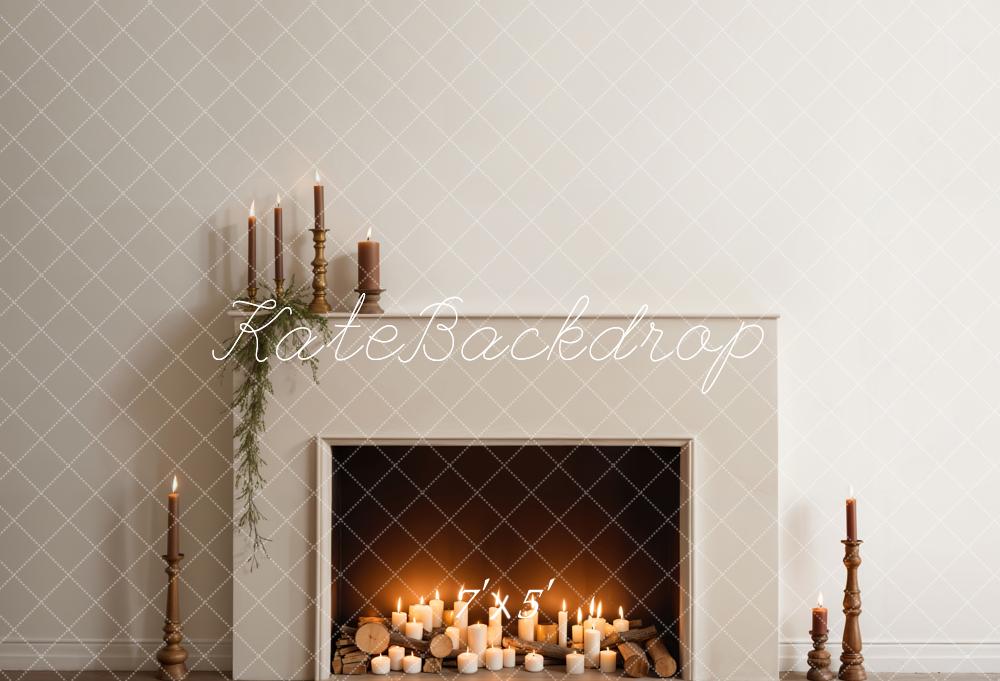 Fondo de chimenea con velas moderno diseñado por Emetselch