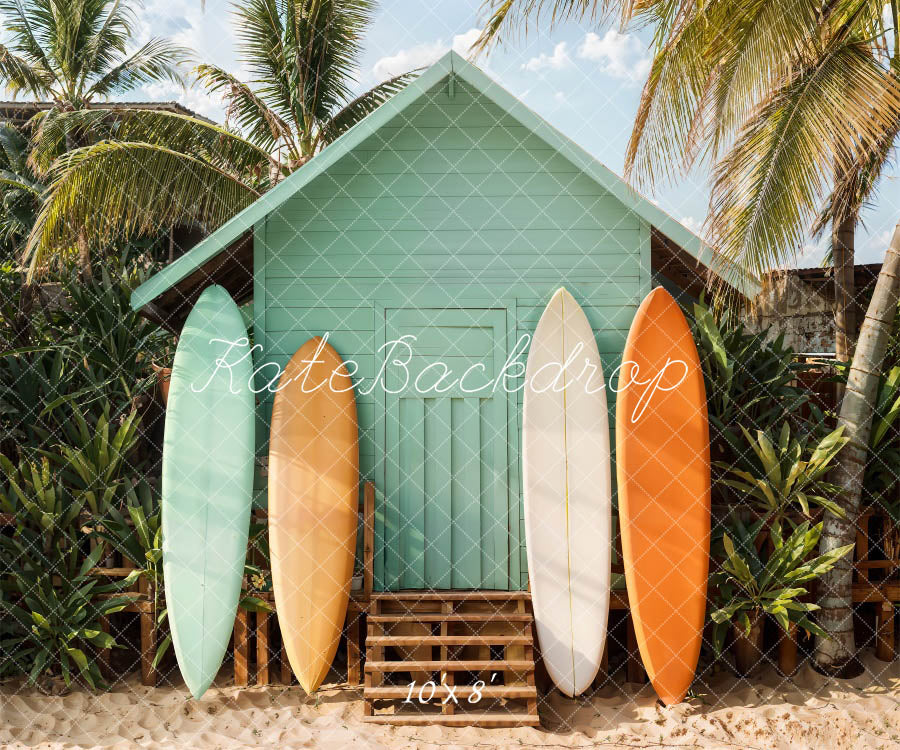 🌴 Zeezijde Groene Huis Kokosnootboom Surfplank Foto Achtergrond Ontworpen door Emetselch 🏄‍♀️