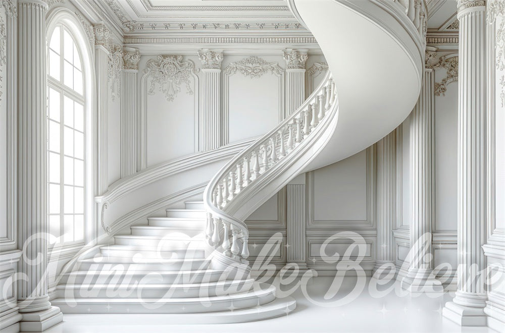 Fondo de escaleras blanco diseñado por Mini MakeBelieve