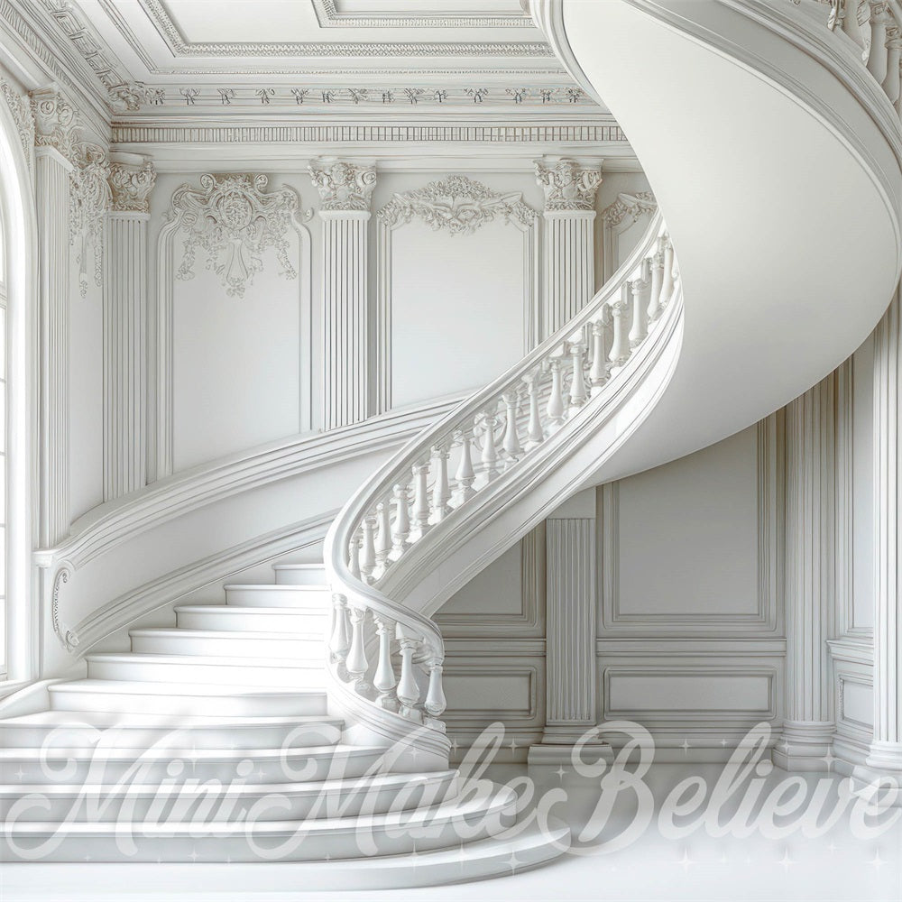 Fondo de escaleras blanco diseñado por Mini MakeBelieve